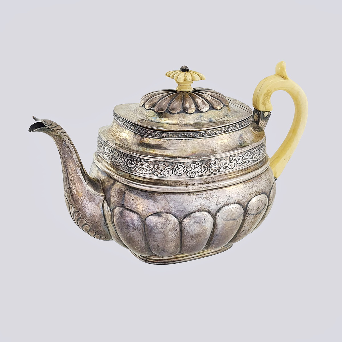 Антикварный русский серебряный чайник 84 пробы 1829 года