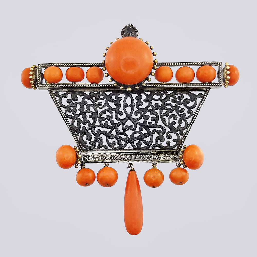 Прорезная брошь с вставками из коралла и чёрной эмалью