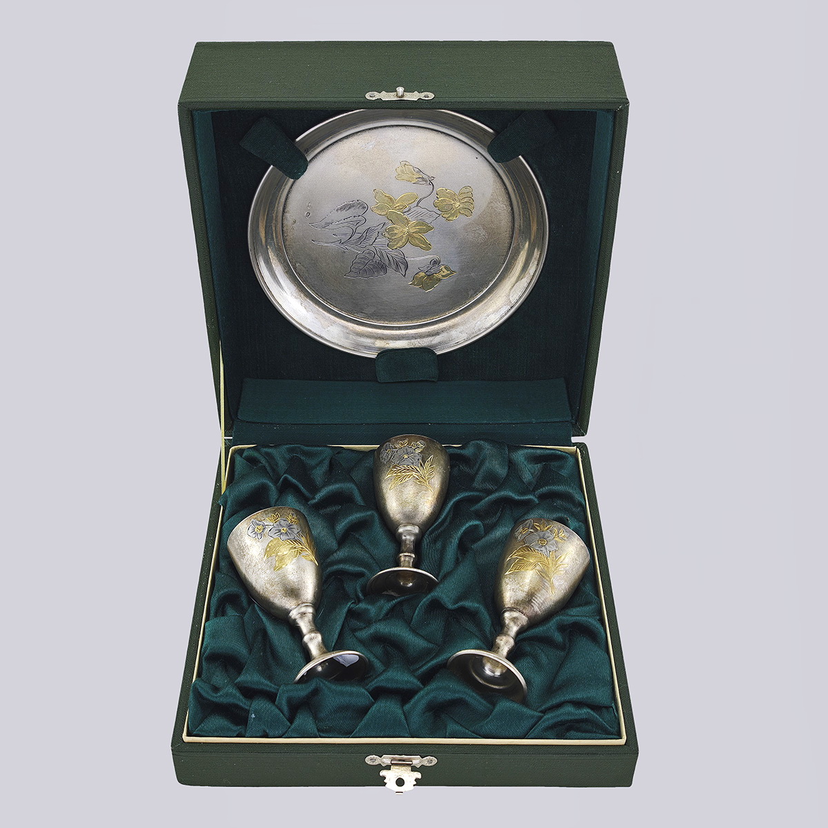 Серебряный набор на 3 персоны с подносом в коробке (ХХ век)