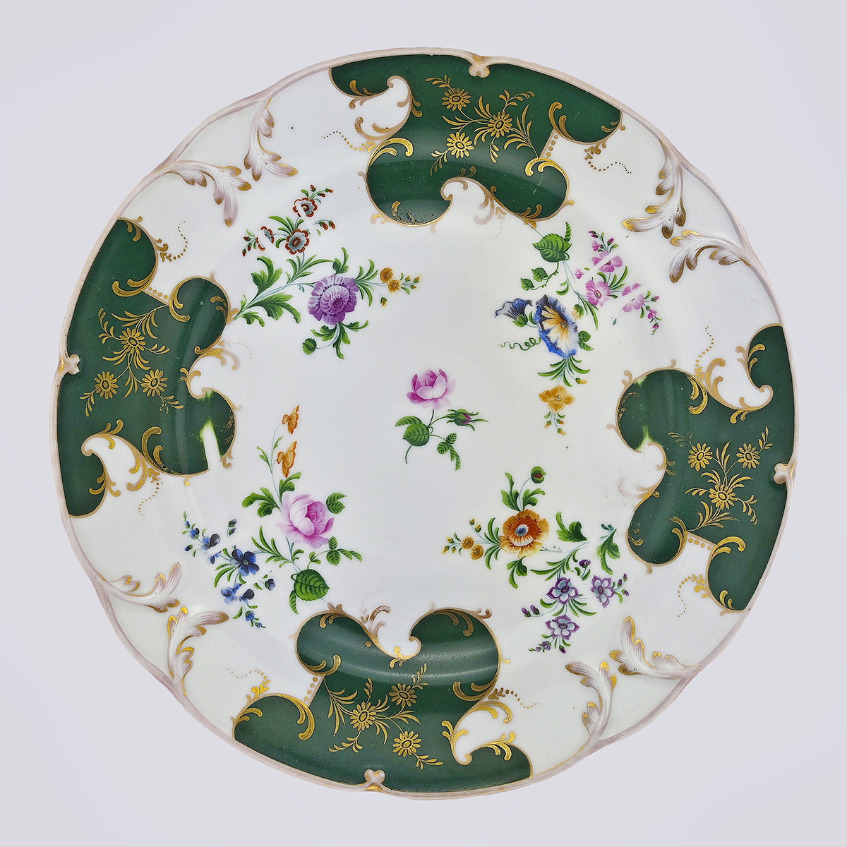 Тарелка «Цветы» из фарфора с золочением 1860-1880 гг (завод А. Г. Попова, Российская Империя)