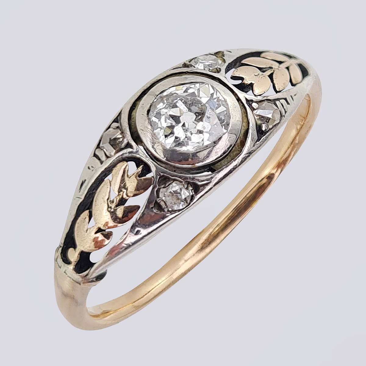 Золотое кольцо 585 пробы с бриллиантами старой огранки
